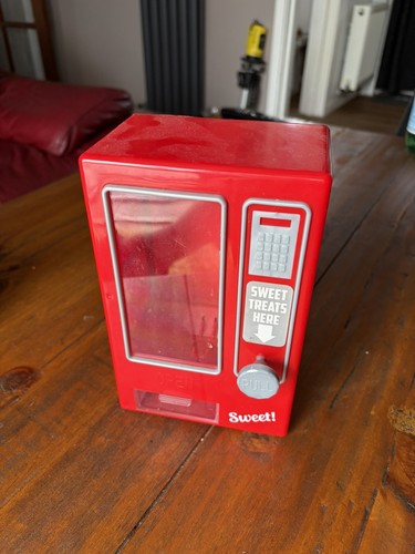 Red pull knob candy - red, machine
